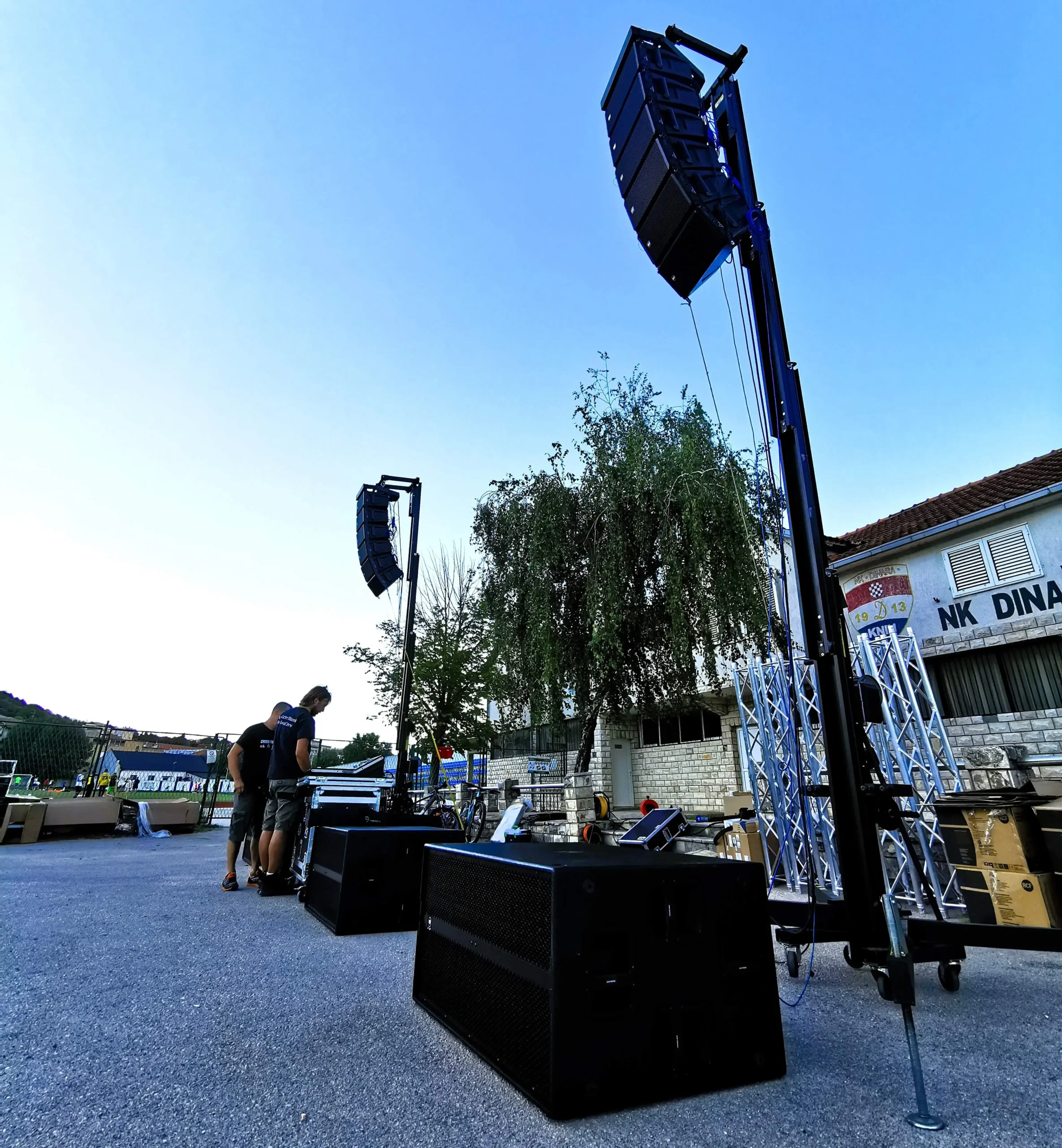 LAV Studio Block&Block distributer - Podizni teleskopski front loading tornjevi i line array audio sustav